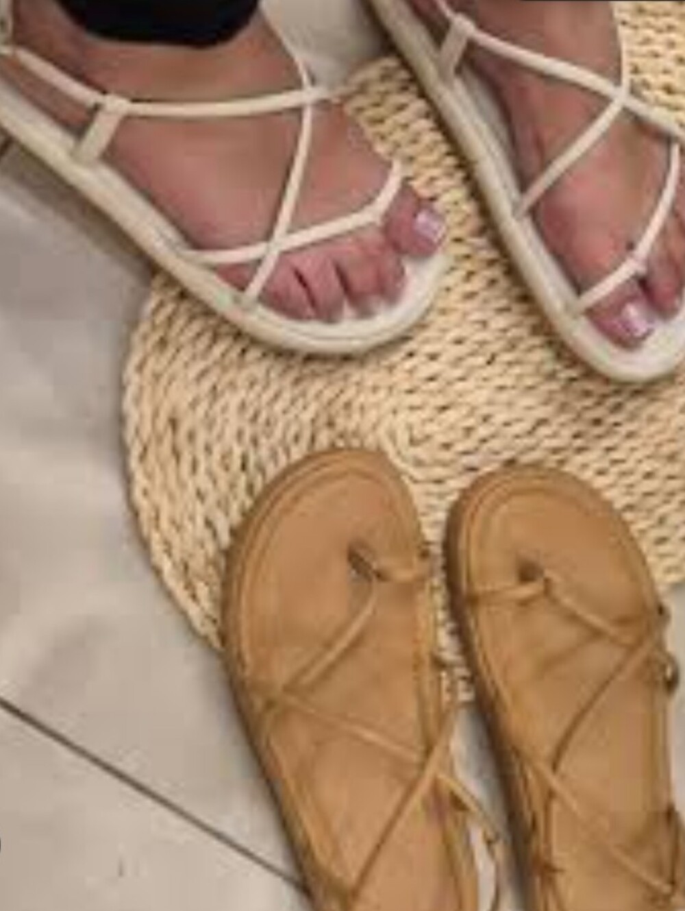 Women’s Strappy Toe-Loop Sandals in Light Tan